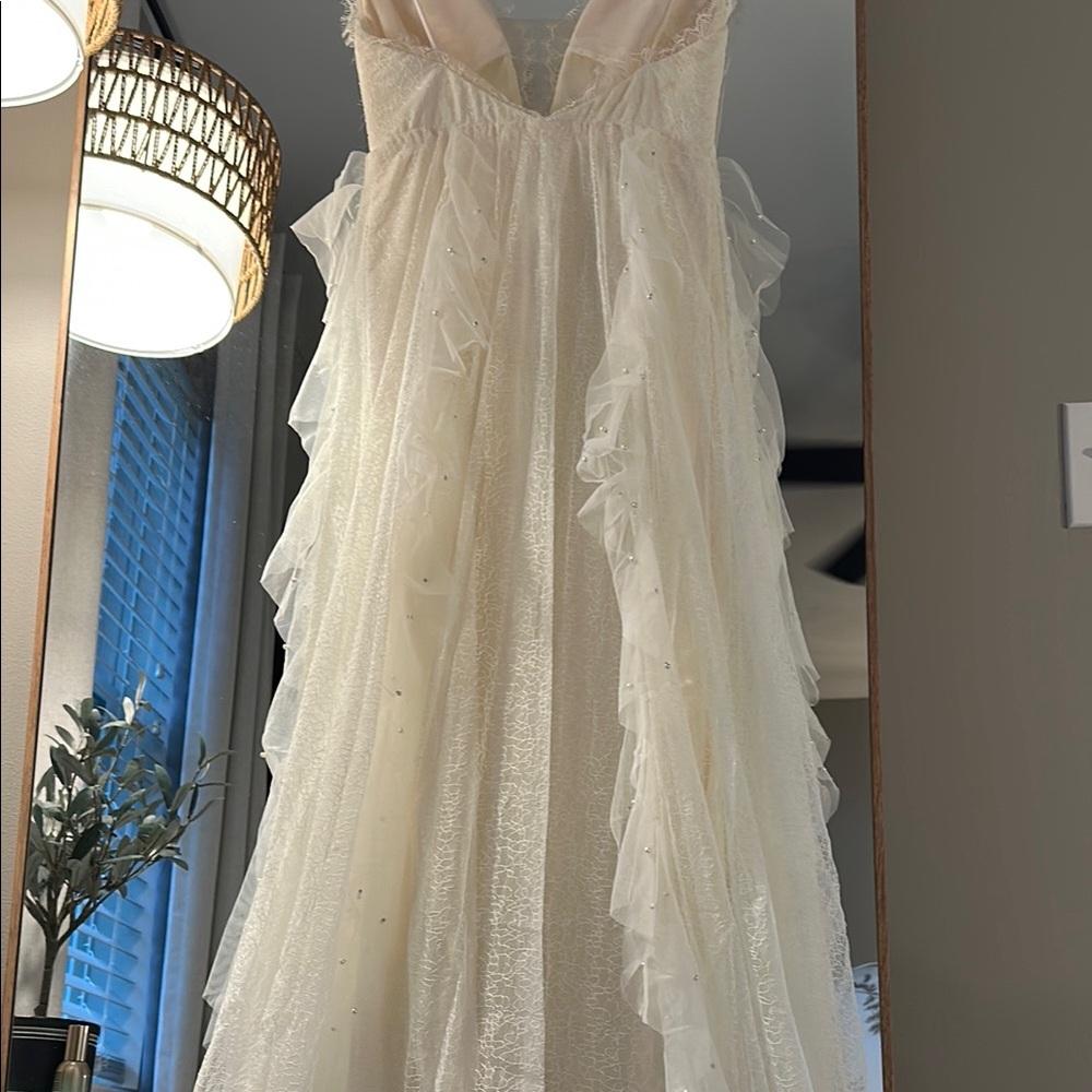 Iconic Grace Loves Lace Wedding Gown - Picture 8 of 13